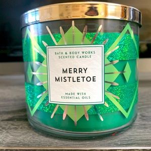 Bath & Body Works Merry Mistletoe Candle